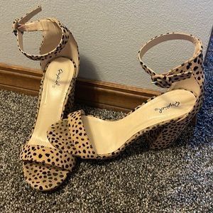 Quiped two strap heels